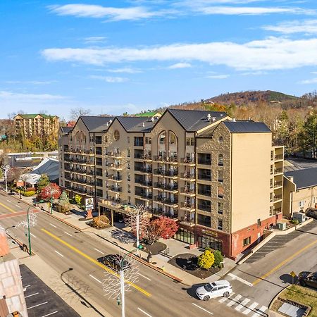 Black Bear Inn & Suites Гетлинбург Екстериор снимка