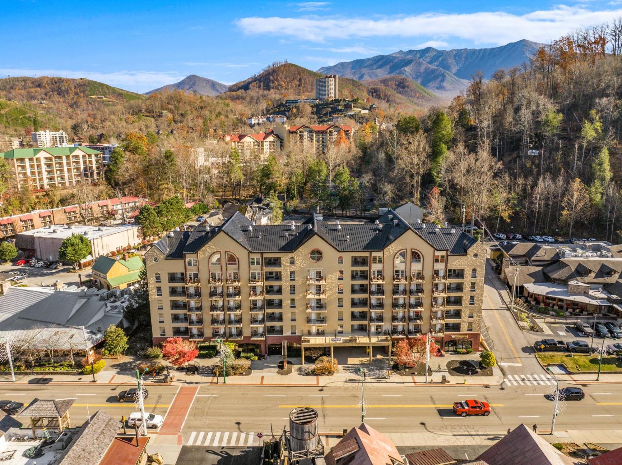 Black Bear Inn & Suites Гетлинбург Екстериор снимка