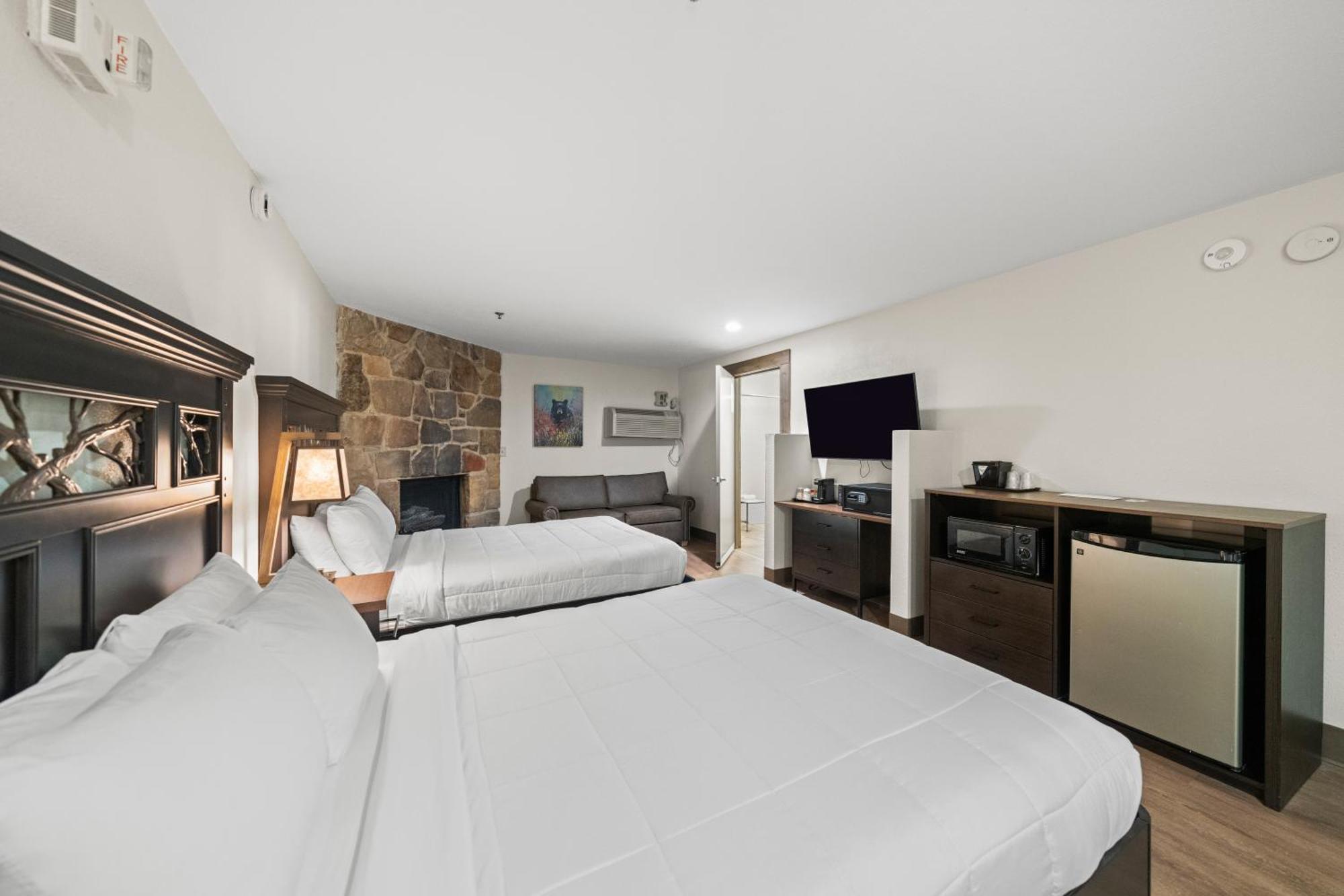 Black Bear Inn & Suites Гетлинбург Екстериор снимка