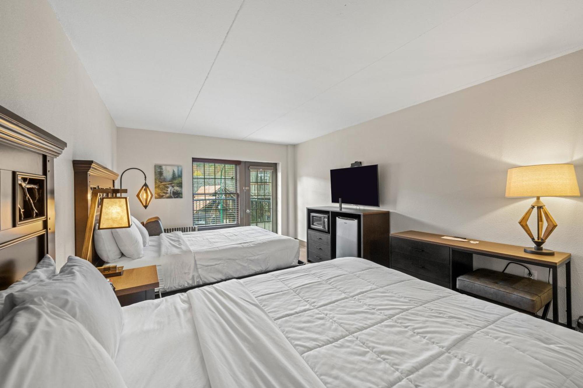 Black Bear Inn & Suites Гетлинбург Екстериор снимка