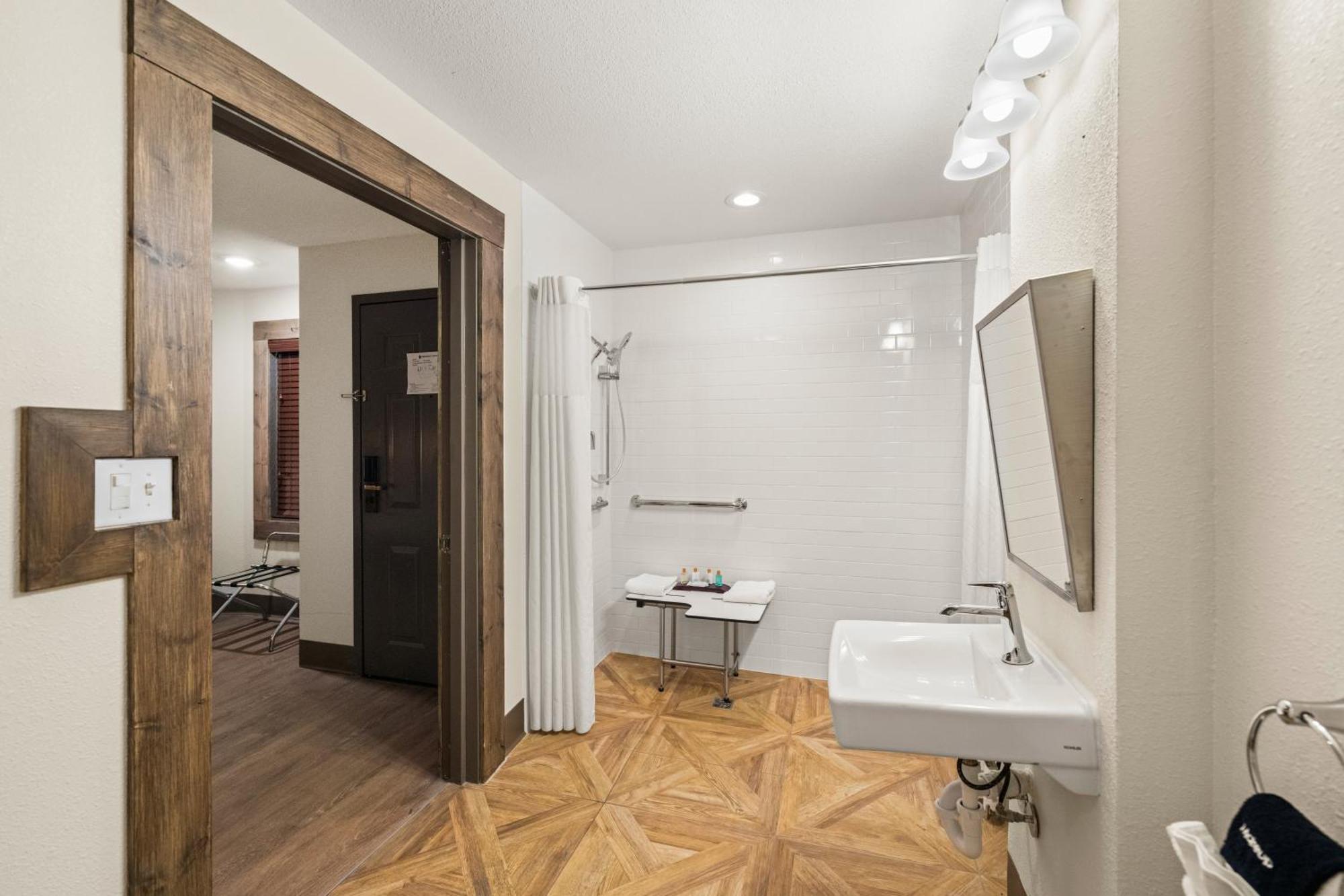 Black Bear Inn & Suites Гетлинбург Екстериор снимка
