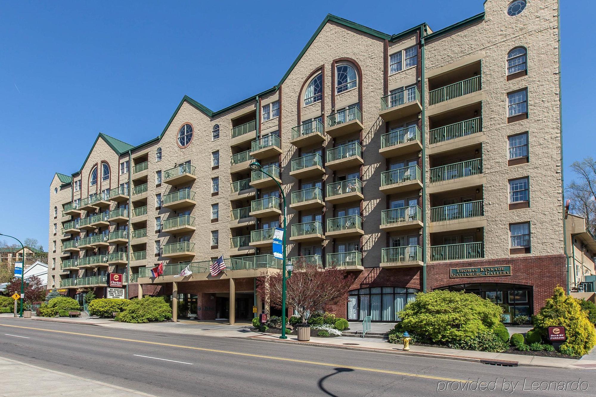 Black Bear Inn & Suites Гетлинбург Екстериор снимка