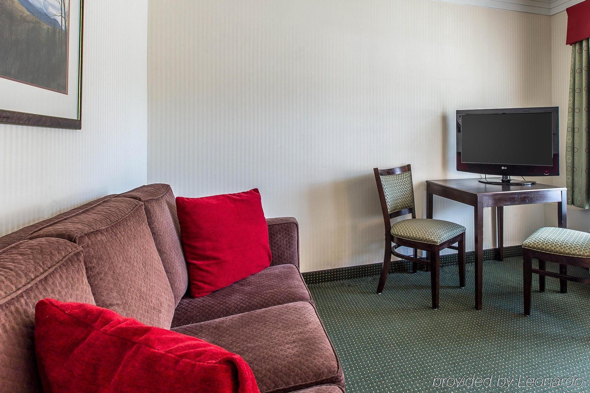 Black Bear Inn & Suites Гетлинбург Екстериор снимка