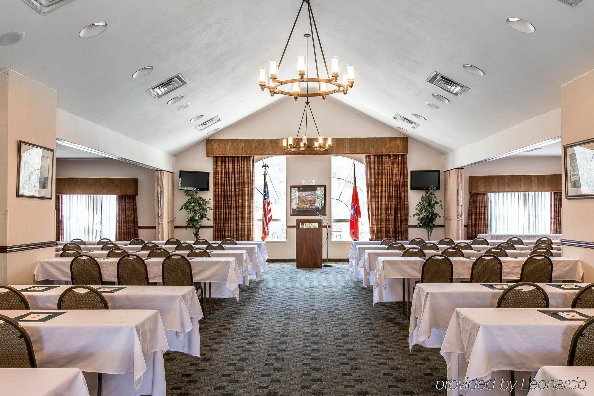Black Bear Inn & Suites Гетлинбург Екстериор снимка
