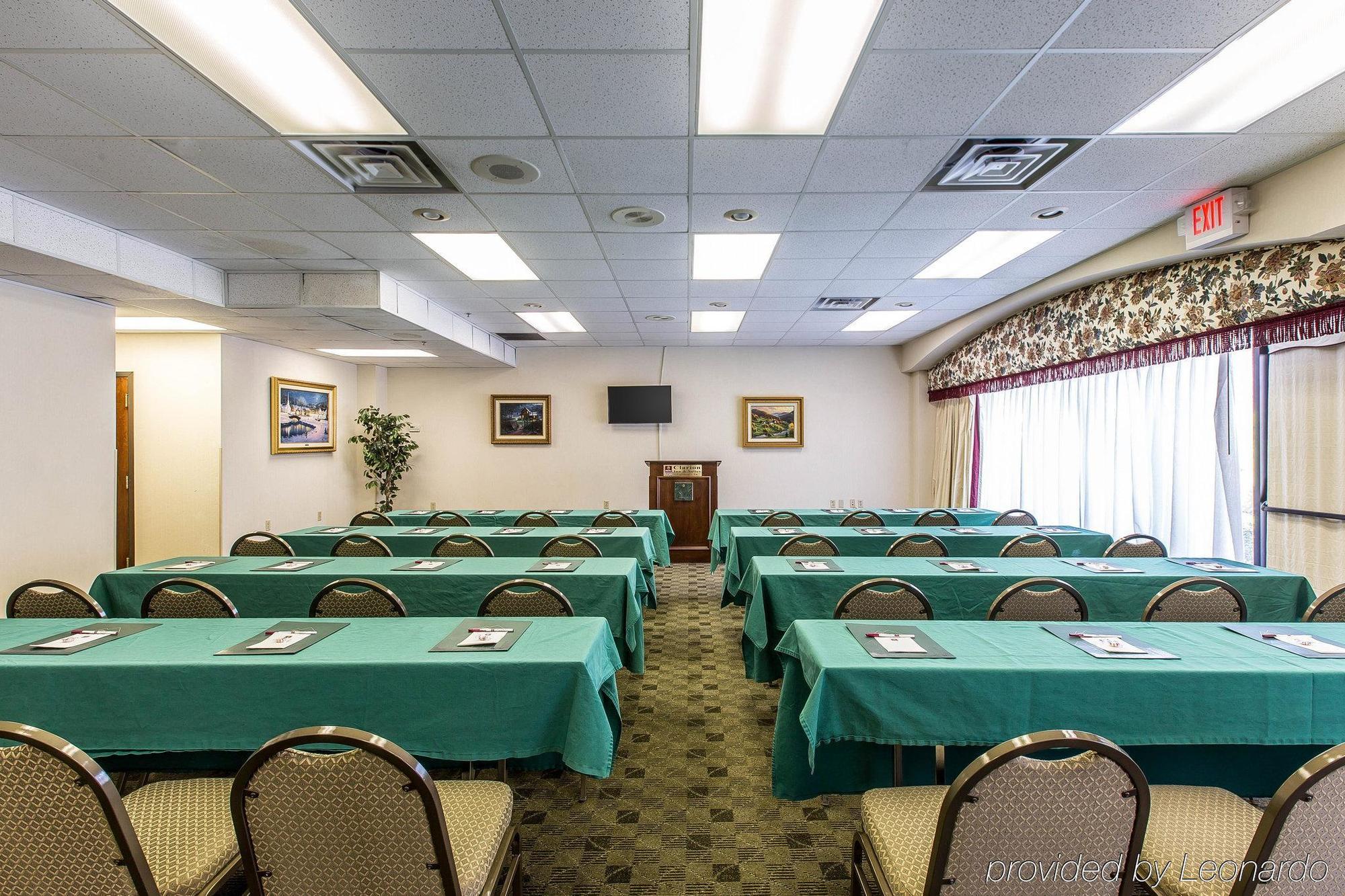 Black Bear Inn & Suites Гетлинбург Екстериор снимка